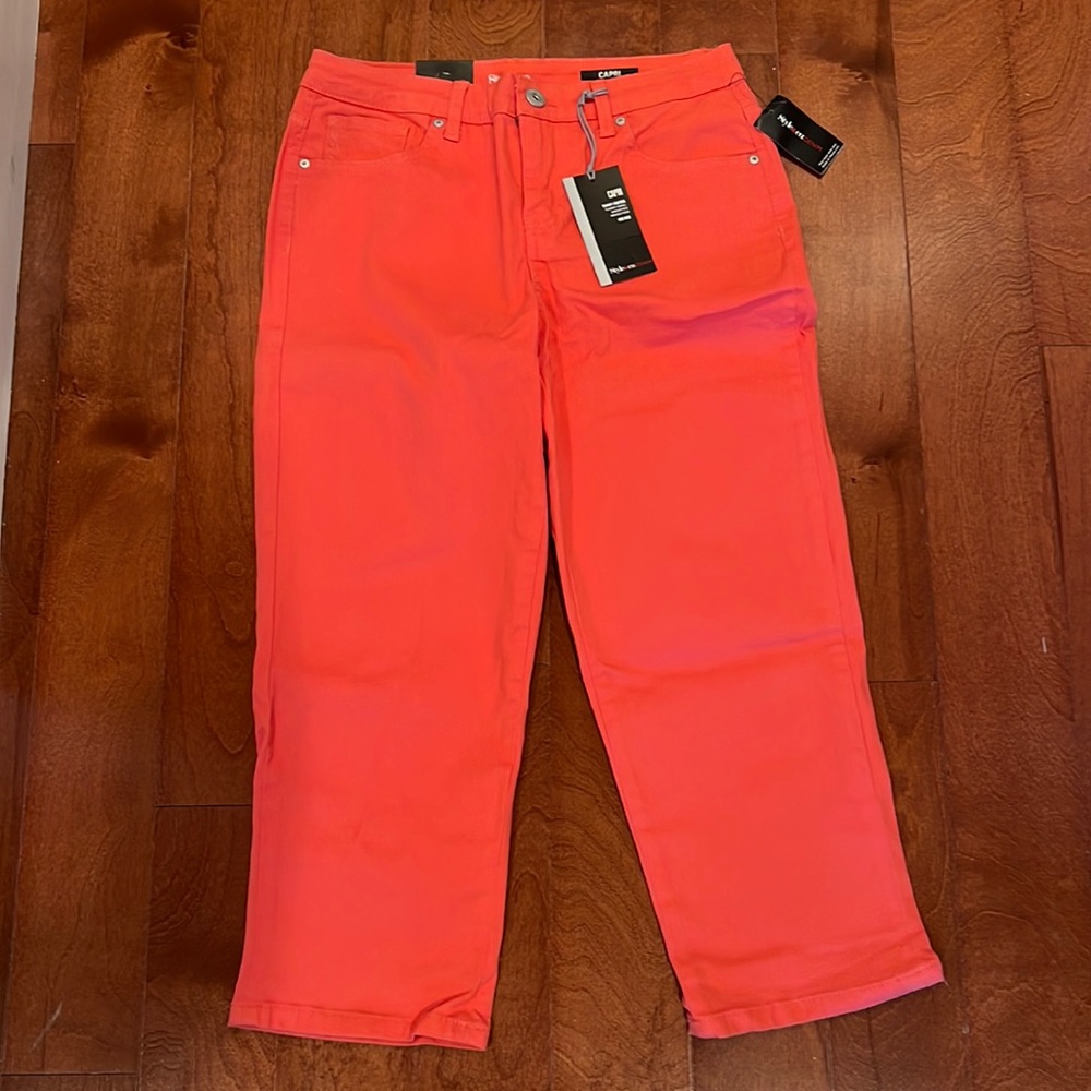 Style&co. CAPRI Mid Rise Pants